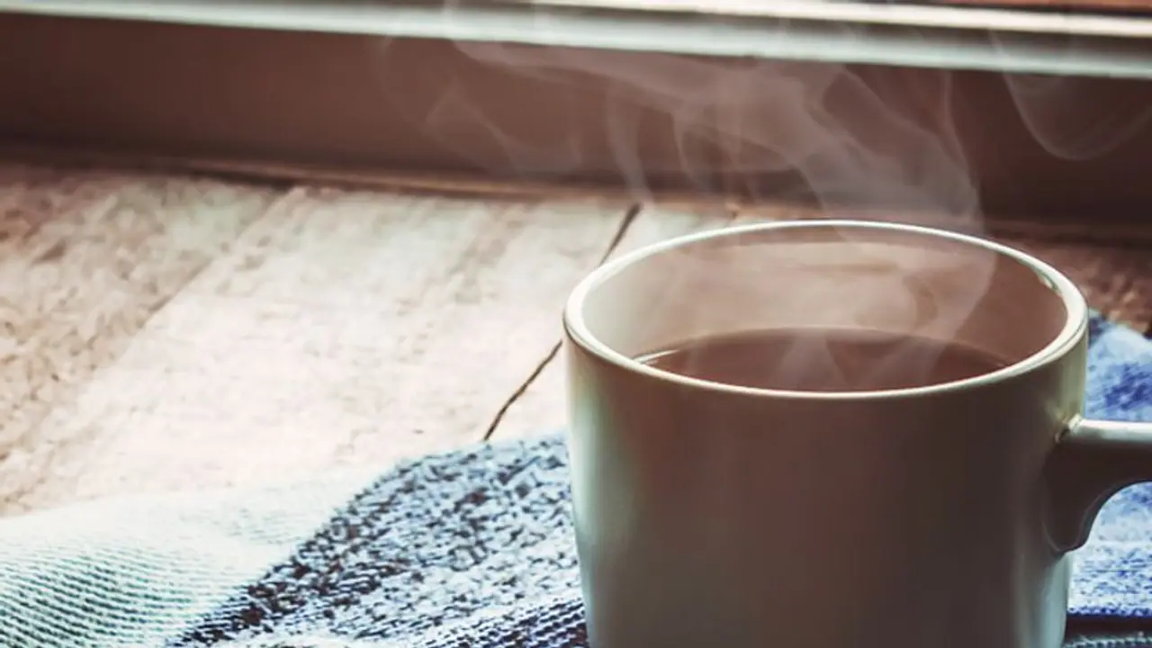 ആവി പറക്കുന്ന ചൂട് ചായ ഇടയ്ക്കിടെ കുടിക്കാറുണ്ടോ; പഠനം പറയുന്നത്