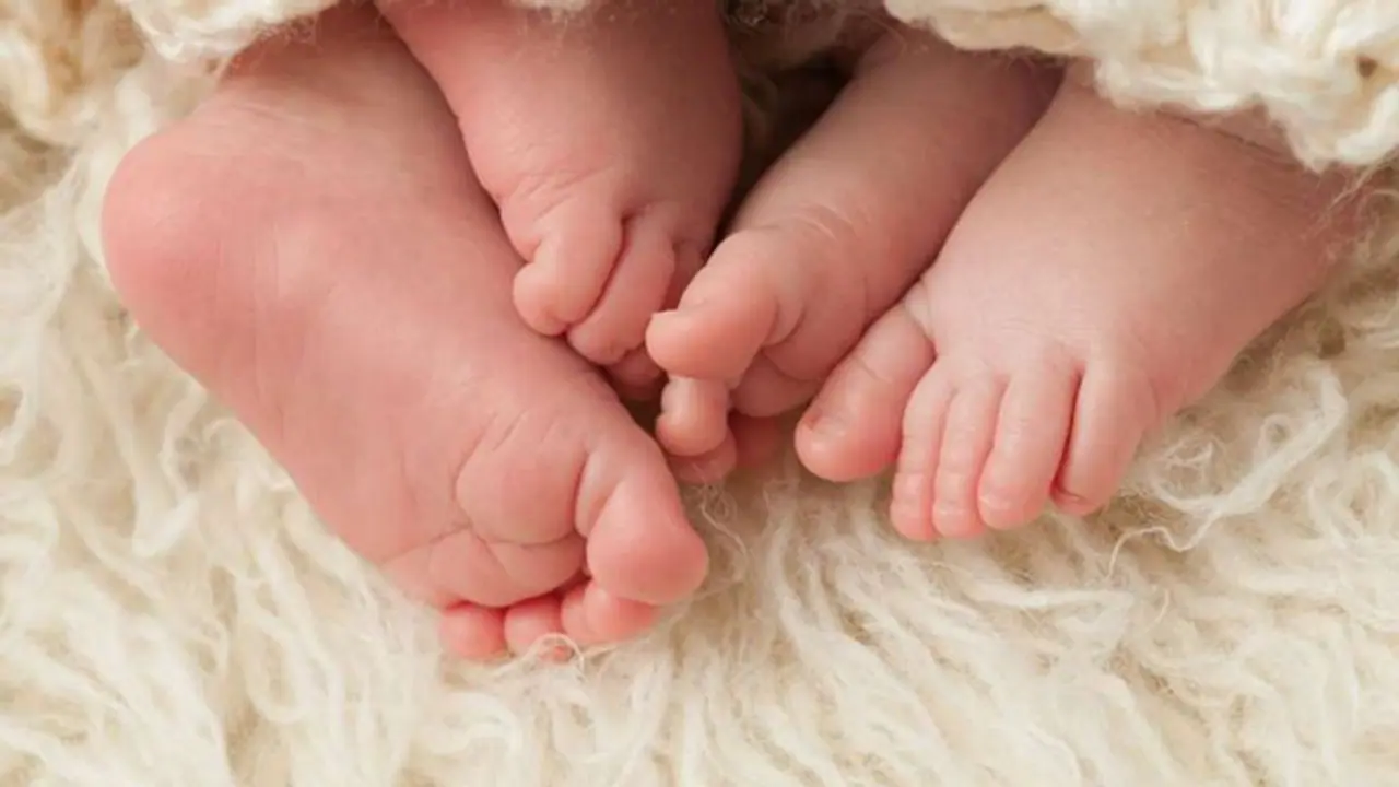 ಮೊದಲ ಹೆರಿಗೆಯಾದ 26 ದಿನಗಳಲ್ಲೇ ಅವಳಿ ಮಕ್ಕಳಿಗೆ ಜನ್ಮ ಕೊಟ್ಟ ತಾಯಿ! ಮೊದಲ ಹೆರಿಗೆಯಾದ 26 ದಿನಗಳಲ್ಲೇ ಅವಳಿ ಮಕ್ಕಳಿಗೆ ಜನ್ಮ ಕೊಟ್ಟ ತಾಯಿ!