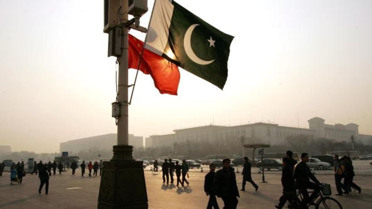 ನೋಡೋಮ್ಮೆ ಈ ದೋಸ್ತಿನಾ: ಪಾಕ್’ನಲ್ಲಿ 1 ಬಿಲಿಯನ್ ಸುರಿಯುತ್ತಿದೆ ಚೀನಾ!