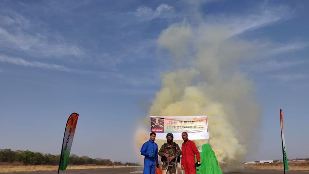 Kargil hero 'Blade runner' now a skydiver Kargil hero 'Blade runner' now a skydiver