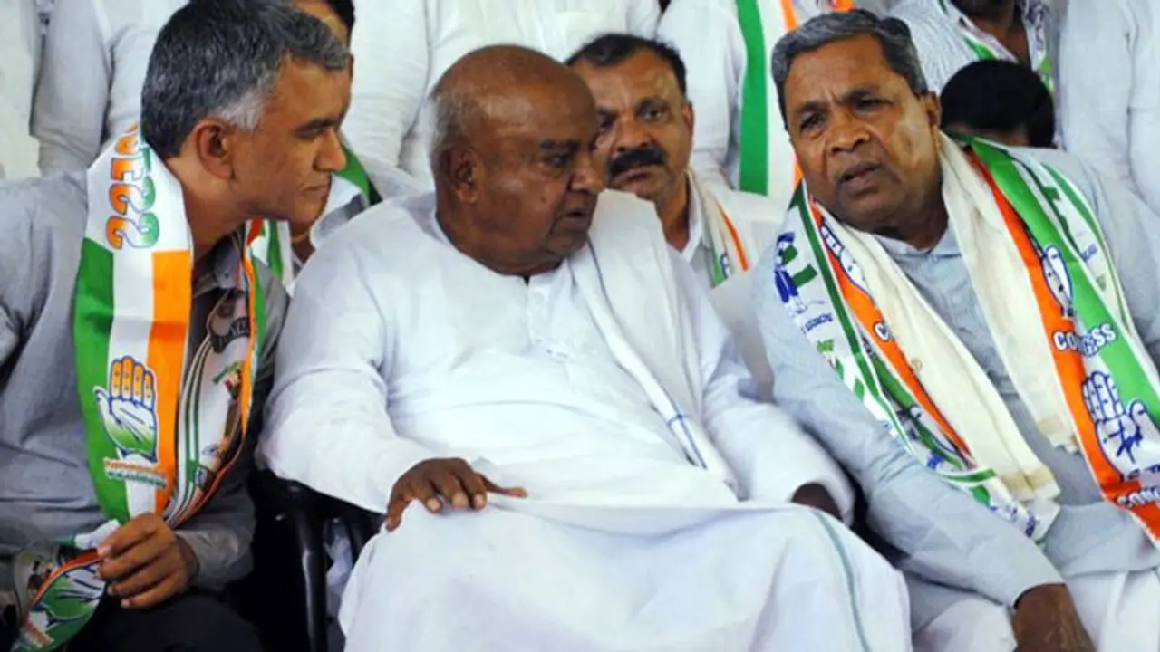 ಜೆಡಿಎಸ್ ಶಾಲು ಧರಿಸಿದ್ದ ಜಮೀರ್ ಅಹ್ಮದ್, ಸಿದ್ದರಾಮಯ್ಯ ಜೆಡಿಎಸ್ ಶಾಲು ಧರಿಸಿದ್ದ ಜಮೀರ್ ಅಹ್ಮದ್, ಸಿದ್ದರಾಮಯ್ಯ