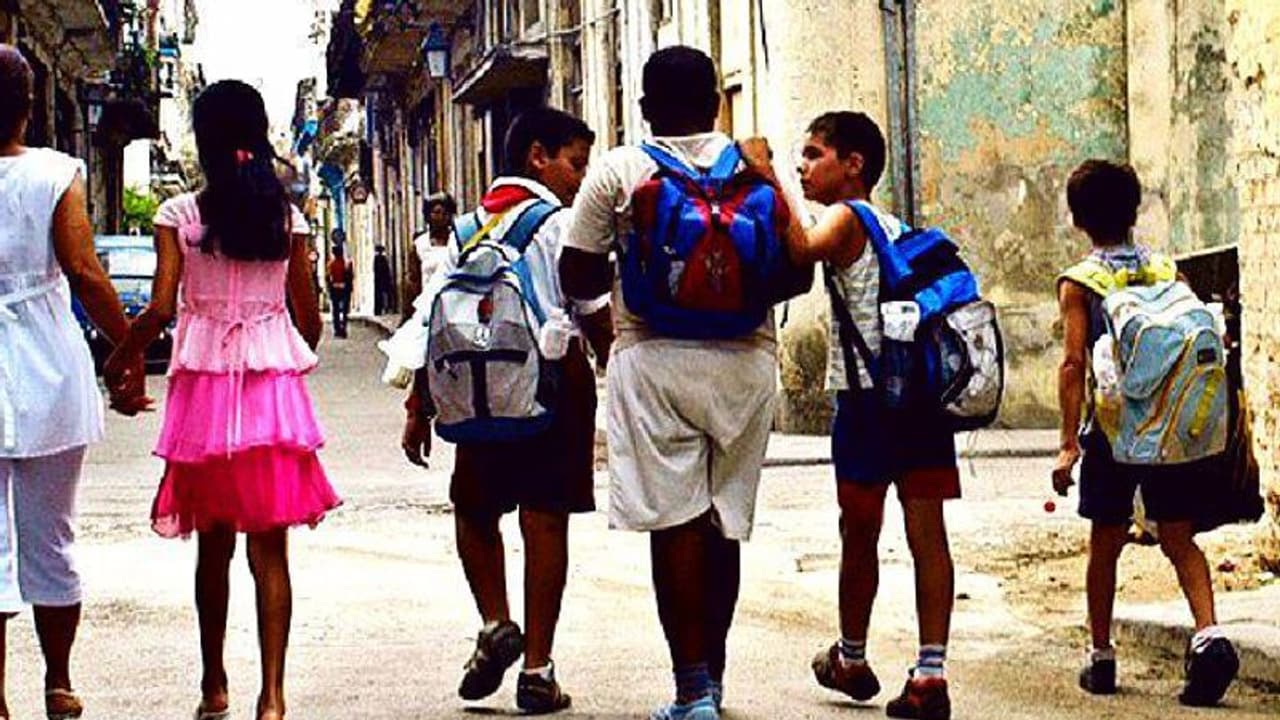 கோடை விடுமுறையில் பள்ளிகளில் சிறப்பு வகுப்பு எடுக்கிறார்களா..? புகார் கொடுத்தால் உடனே நடவடிக்கை...! கோடை விடுமுறையில் பள்ளிகளில் சிறப்பு வகுப்பு எடுக்கிறார்களா..? புகார் கொடுத்தால் உடனே நடவடிக்கை...!