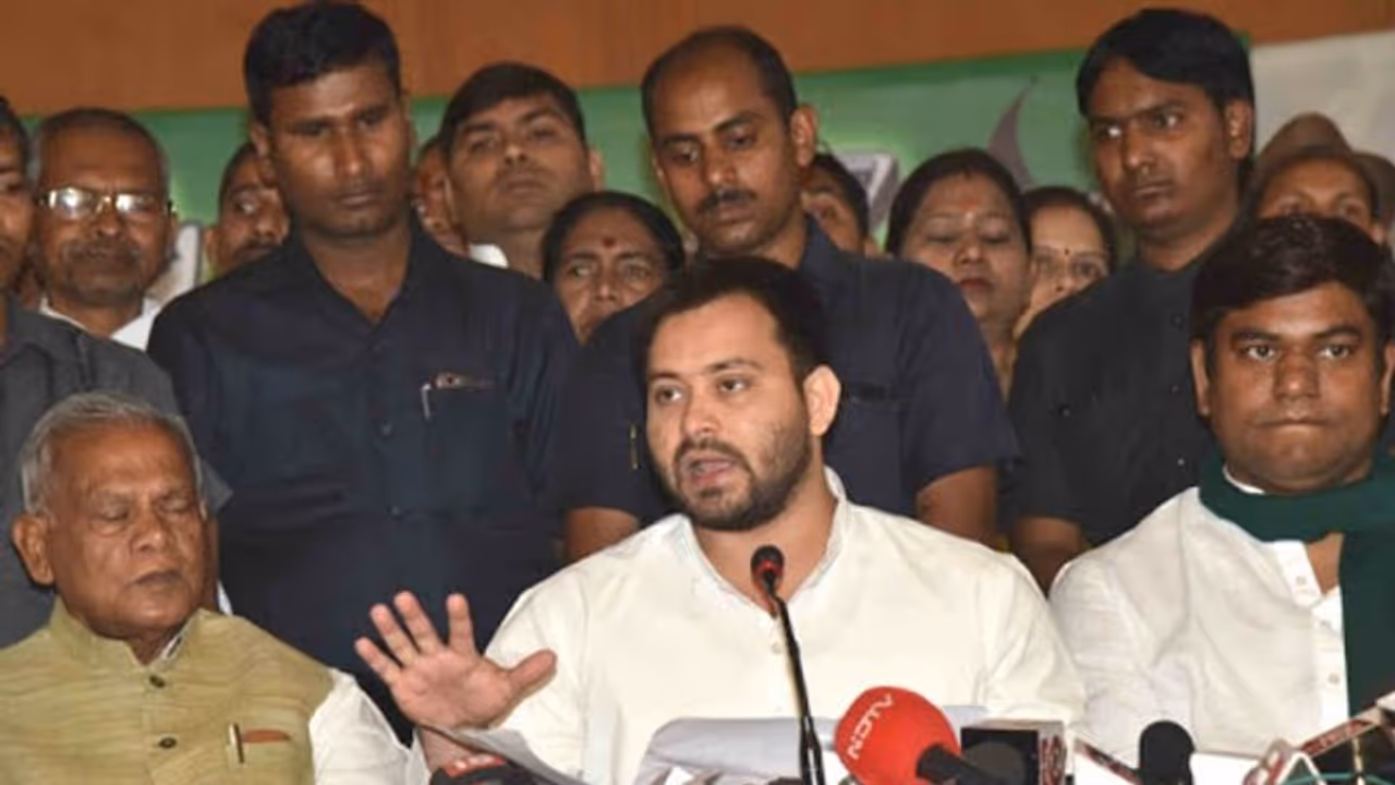 बिहार में महागठबंधन ने किया सीटों का बंटवारा, कीर्ति आजाद को झटका, शत्रुघ्न की उम्मीदें बढ़ीं