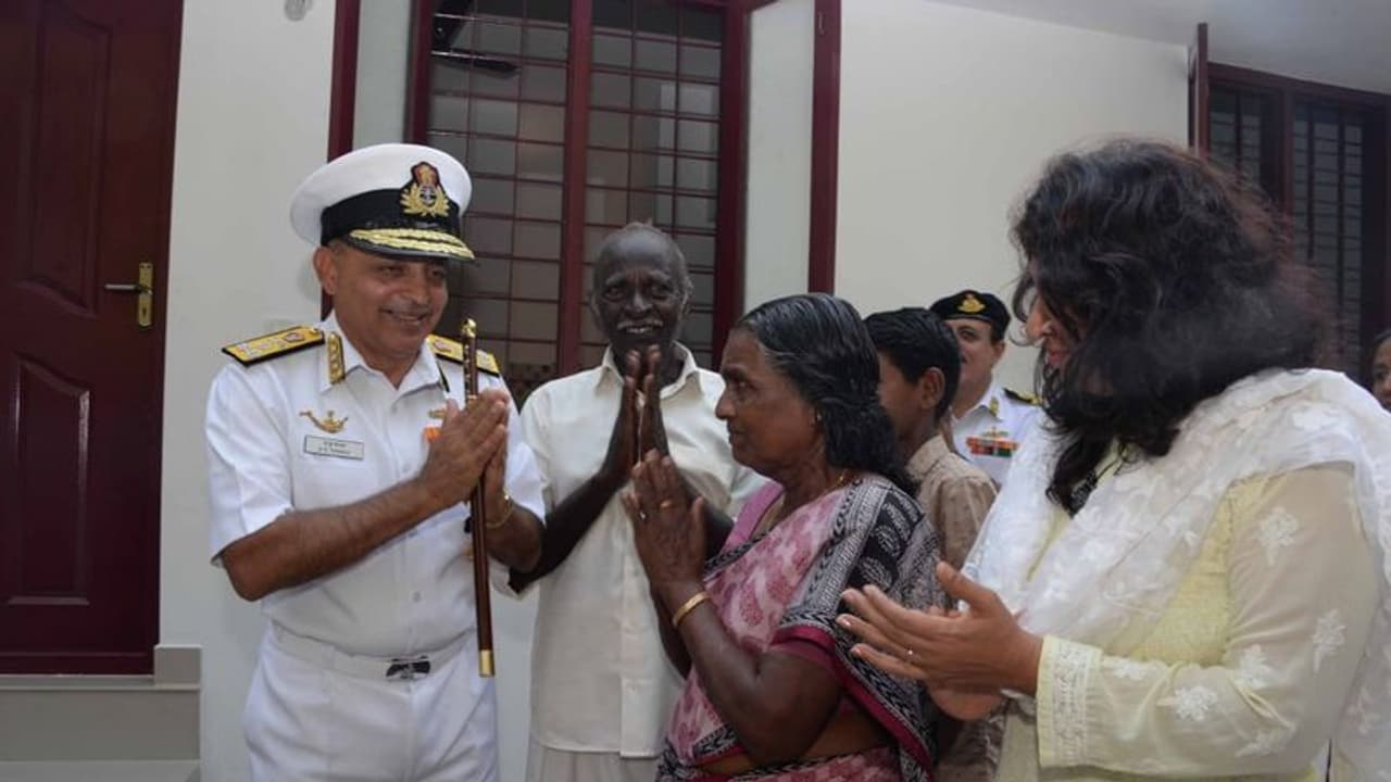 വീടും പാലവും സൗരോർജ്ജവും; ചെറിയ കടമക്കുടിയെ നാവിക സേന പുനര് നിര്മ്മിക്കുന്നതിങ്ങനെ വീടും പാലവും സൗരോർജ്ജവും; ചെറിയ കടമക്കുടിയെ നാവിക സേന പുനര് നിര്മ്മിക്കുന്നതിങ്ങനെ