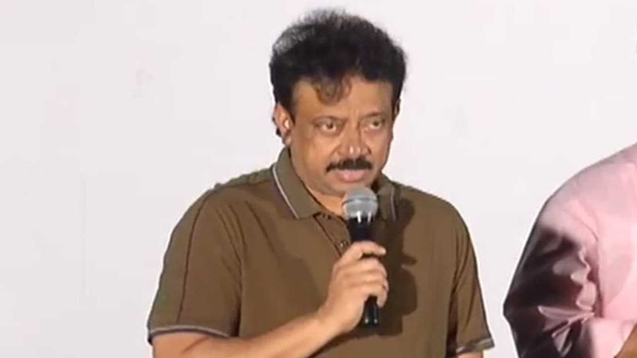 దిశ కేసు: నాకెవ్వరి అనుమతి అవసరం లేదు.. ఏసీపీని కలిసిన ఆర్జీవీ దిశ కేసు: నాకెవ్వరి అనుమతి అవసరం లేదు.. ఏసీపీని కలిసిన ఆర్జీవీ