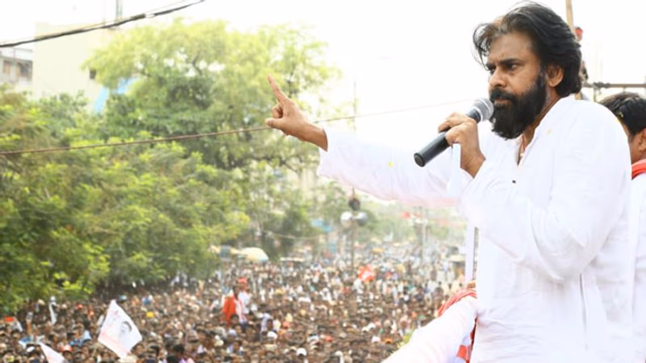 పవన్‌కళ్యాణ్‌కు అస్వస్థత: ఆసుపత్రికి తరలింపు