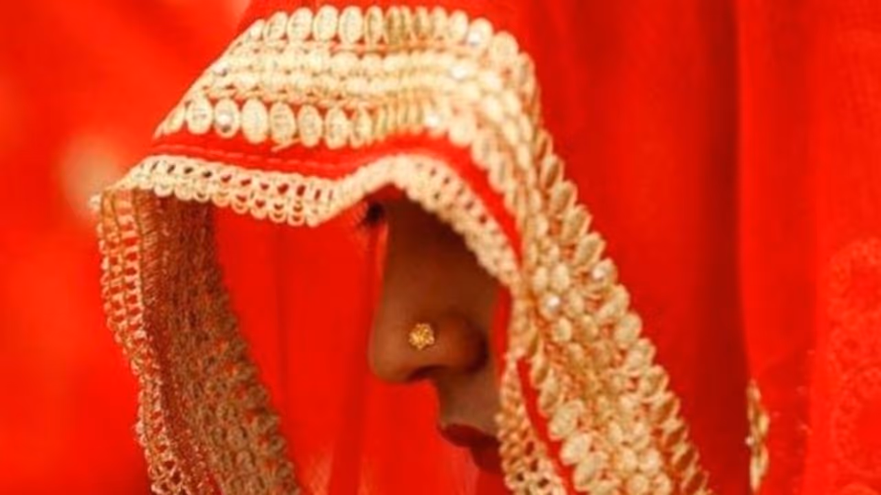 താലികെട്ടി മനിറ്റുകൾക്കകം വധു ഛർദ്ദിച്ചു; കന്യകാത്വം പരിശോധിപ്പിച്ച് വരനും കുടുംബവും; കേസ് താലികെട്ടി മനിറ്റുകൾക്കകം വധു ഛർദ്ദിച്ചു; കന്യകാത്വം പരിശോധിപ്പിച്ച് വരനും കുടുംബവും; കേസ്