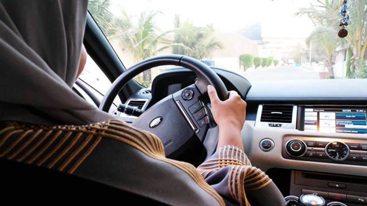 സൗദിയിൽ ടാക്സി നിയമം പരിഷ്ക്കരിച്ചു: ഫാമിലി ടാക്സിയിൽ പുരുഷന്മാരെ കയറ്റിയാൽ ആയിരം റിയാൽ പിഴ സൗദിയിൽ ടാക്സി നിയമം പരിഷ്ക്കരിച്ചു: ഫാമിലി ടാക്സിയിൽ പുരുഷന്മാരെ കയറ്റിയാൽ ആയിരം റിയാൽ പിഴ