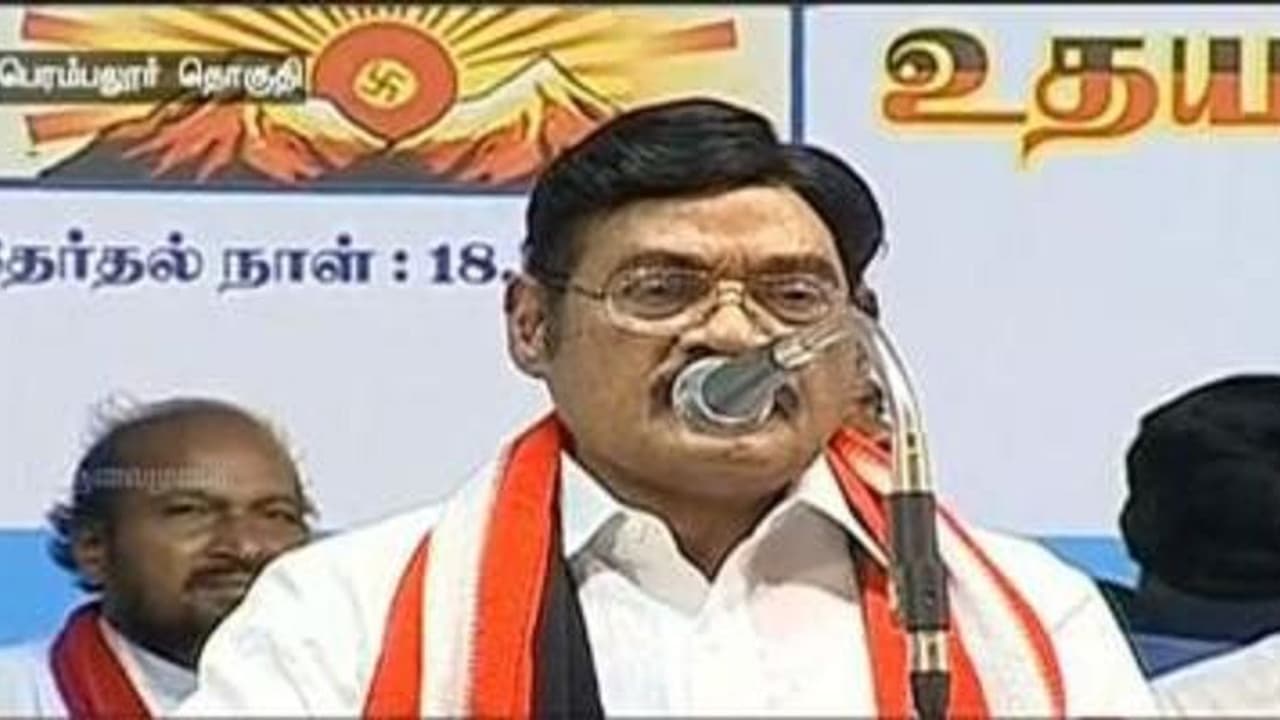 நான் வெற்றி பெற்றால் ஆண்டுக்கு 300 மாணவர்களுக்கு எஸ்ஆர்எம் பல்கலைக்கழகத்தில் இலவச கல்வி …. பாரிவேந்தர் அதிரடி அறிவிப்பு !! நான் வெற்றி பெற்றால் ஆண்டுக்கு 300 மாணவர்களுக்கு எஸ்ஆர்எம் பல்கலைக்கழகத்தில் இலவச கல்வி …. பாரிவேந்தர் அதிரடி அறிவிப்பு !!