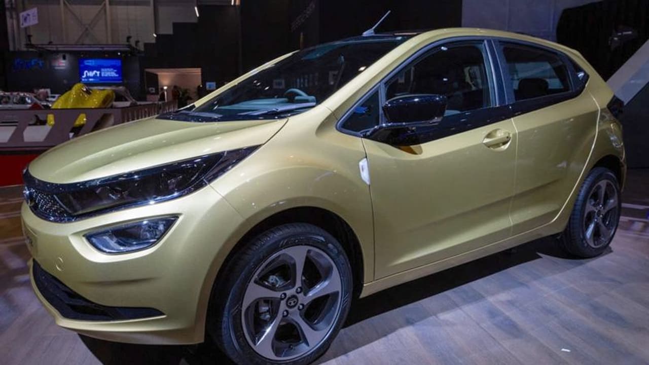 ಟಾಟಾ ಅಲ್ಟ್ರೋಝ್ ಕಾರಿನ ಟೀಸರ್ ರಿಲೀಸ್ ಮಾರುತಿ ಬಲೆನೋ, ಐ20ಗೆ ಪೈಪೋಟಿ!