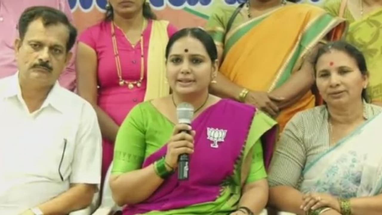 ಆಂಜನೇಯನನ್ನು ಕೆಣಕಿ ತಪ್ಪು ಮಾಡಿದ ಕಾಂಗ್ರೆಸ್: ಶೃತಿ ಆಂಜನೇಯನನ್ನು ಕೆಣಕಿ ತಪ್ಪು ಮಾಡಿದ ಕಾಂಗ್ರೆಸ್: ಶೃತಿ