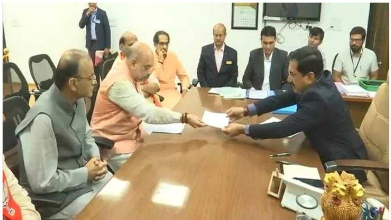 ഗാന്ധിനഗറിൽ അമിത് ഷാ പത്രിക നൽകി; അദ്വാനി വിട്ടു നിന്നു ഗാന്ധിനഗറിൽ അമിത് ഷാ പത്രിക നൽകി; അദ്വാനി വിട്ടു നിന്നു