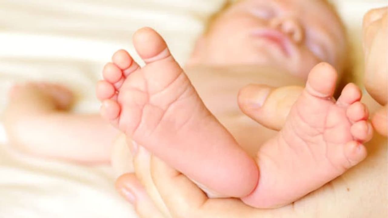 ಸತ್ತ ಮಗುವಿಗೆ ಹೆಚ್ಚಿನ ಚಿಕಿತ್ಸೆ ಕೊಡ್ಸಿ ಎಂದ ಎಡವಟ್ಟು ಡಾಕ್ಟರ್..!