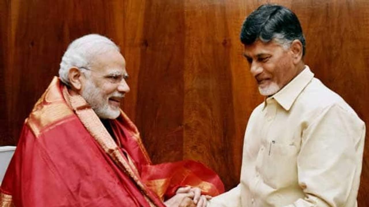 మమత ప్రభుత్వాన్ని కూలుస్తావా, సిగ్గులేదా: మోదీపై చంద్రబాబు తీవ్ర వ్యాఖ్యలు మమత ప్రభుత్వాన్ని కూలుస్తావా, సిగ్గులేదా: మోదీపై చంద్రబాబు తీవ్ర వ్యాఖ్యలు