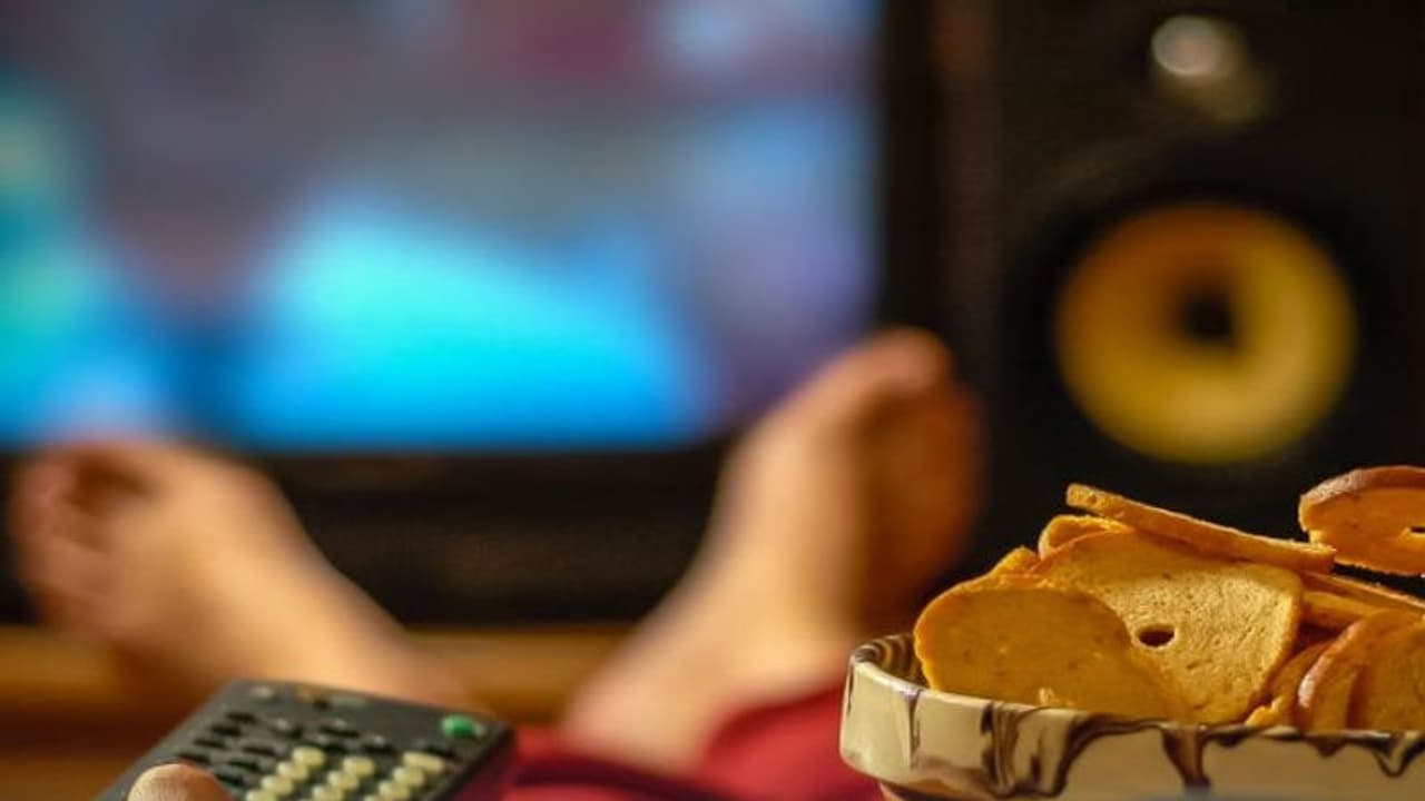 Watching TV : 'ദീര്‍ഘനേരം ടിവിയോ കംപ്യൂട്ടറോ നോക്കിയിരുന്നാല്‍ ഈ രോഗം നിങ്ങളെ കടന്നുപിടിക്കാം'