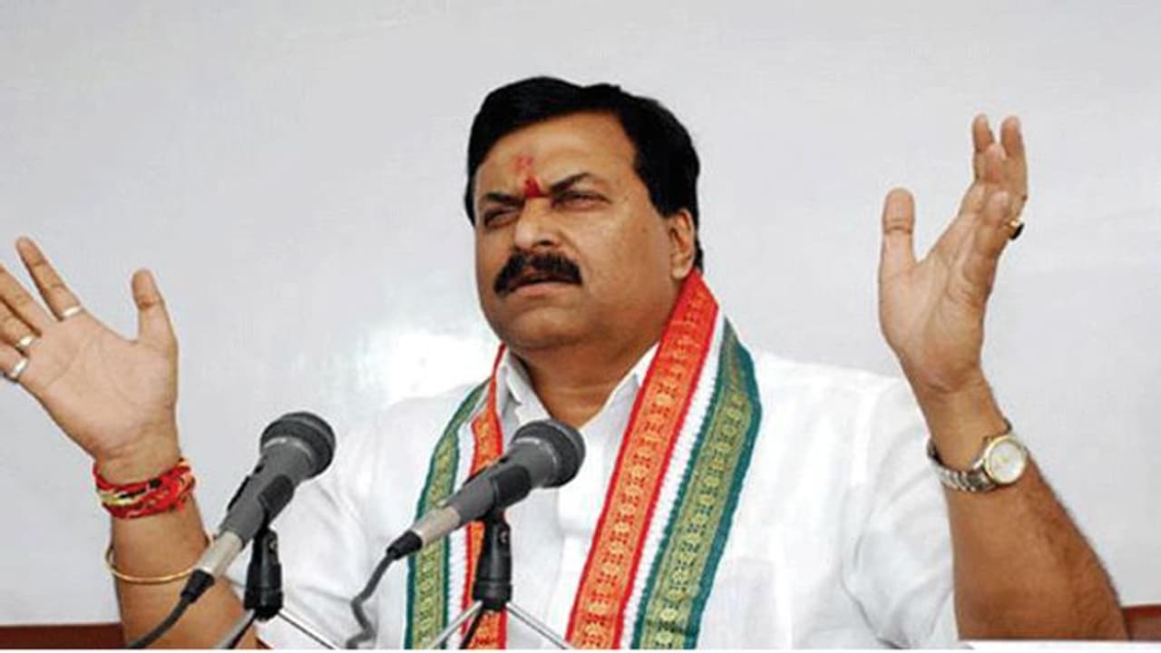 కాంగ్రెస్కు మరో షాక్: బీజేపీలోకి పొంగులేటి సుధాకర్ రెడ్డి కాంగ్రెస్కు మరో షాక్: బీజేపీలోకి పొంగులేటి సుధాకర్ రెడ్డి