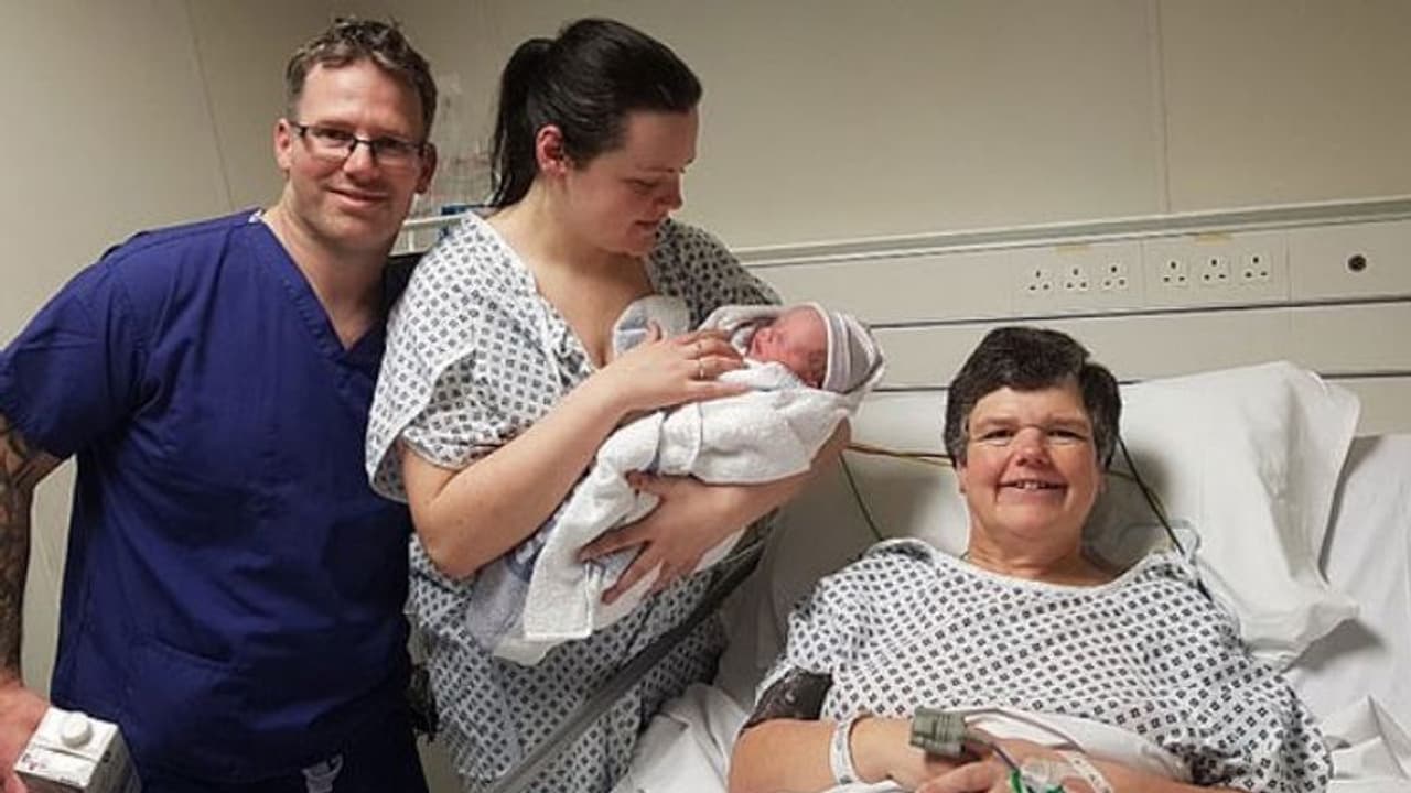 അമ്മയ്ക്കും മകള്ക്കും കൂടി ഒരു കുഞ്ഞ്; ഇത് അപൂര്വ്വങ്ങളില് അപൂര്വ്വമായ കഥ! അമ്മയ്ക്കും മകള്ക്കും കൂടി ഒരു കുഞ്ഞ്; ഇത് അപൂര്വ്വങ്ങളില് അപൂര്വ്വമായ കഥ!