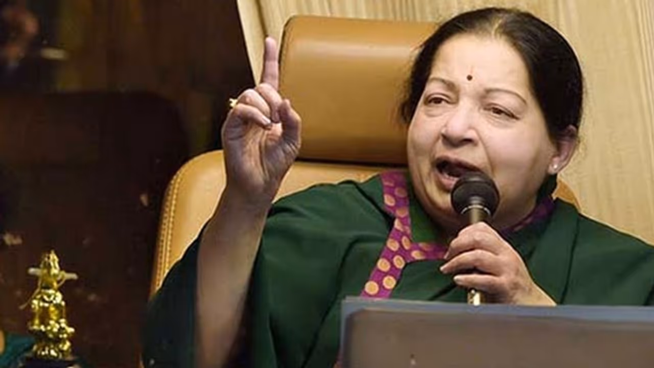 இந்திய வரலாற்றில் முத்திரை பதித்த ஜெயலலிதாவின் அரசியல் பயணம்..! இந்திய வரலாற்றில் முத்திரை பதித்த ஜெயலலிதாவின் அரசியல் பயணம்..!