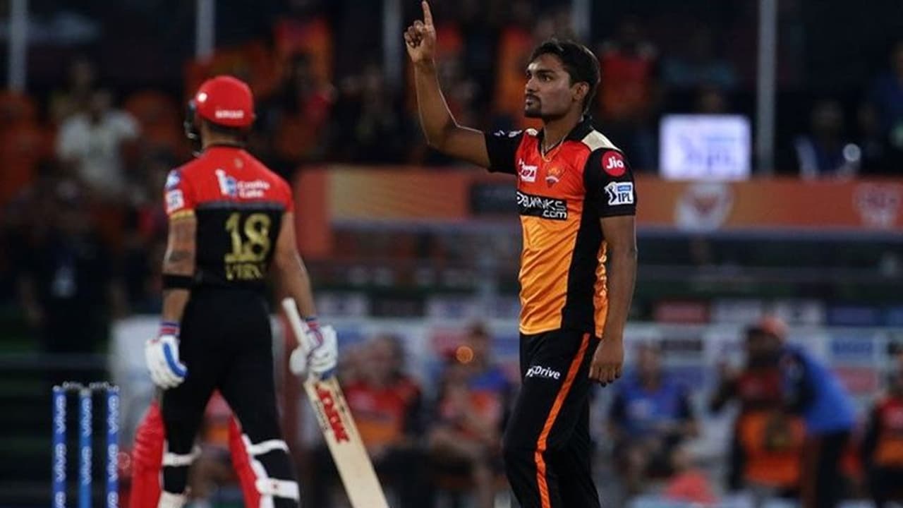 IPL 2019: ನಬಿ ಮೋಡಿಗೆ ಪಾತಾಳಕ್ಕೆ ಕುಸಿದ RCB IPL 2019: ನಬಿ ಮೋಡಿಗೆ ಪಾತಾಳಕ್ಕೆ ಕುಸಿದ RCB