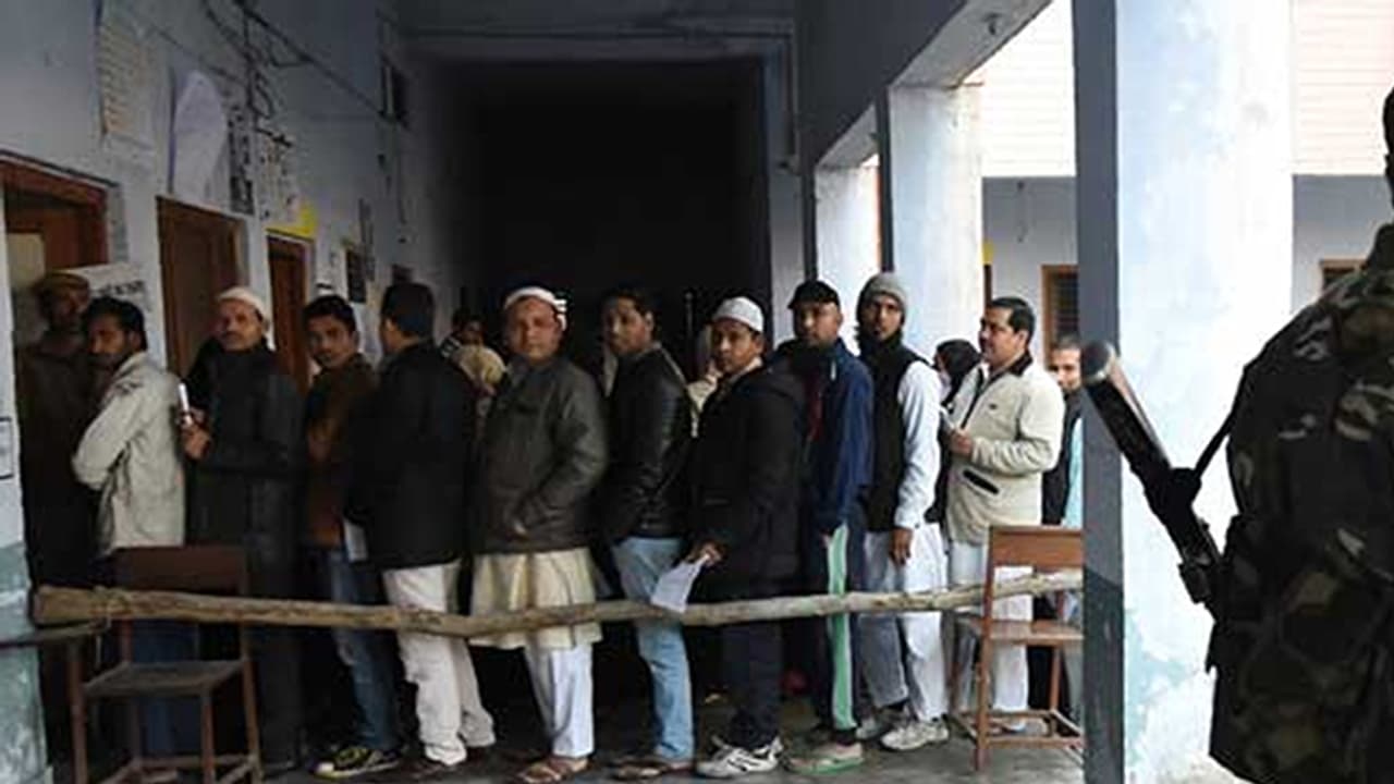 ಉತ್ತರ ಪ್ರದೇಶದಲ್ಲಿ 5ನೇ ಹಂತದ ಮತದಾನ: 51 ಕ್ಷೇತ್ರಗಳ 607 ಅಭ್ಯರ್ಥಿಗಳ ಭವಿಷ್ಯ ಇಂದೇ ನಿರ್ಧಾರ ಉತ್ತರ ಪ್ರದೇಶದಲ್ಲಿ 5ನೇ ಹಂತದ ಮತದಾನ: 51 ಕ್ಷೇತ್ರಗಳ 607 ಅಭ್ಯರ್ಥಿಗಳ ಭವಿಷ್ಯ ಇಂದೇ ನಿರ್ಧಾರ