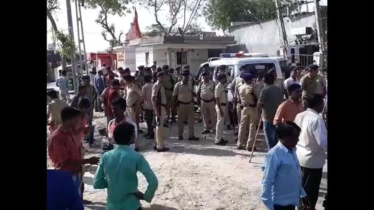 నిన్న మీరు, ఈ రోజు మేం: గుంటూరులో టీడీపీ కార్యకర్తలపై వైసీపీ దాడులు నిన్న మీరు, ఈ రోజు మేం: గుంటూరులో టీడీపీ కార్యకర్తలపై వైసీపీ దాడులు