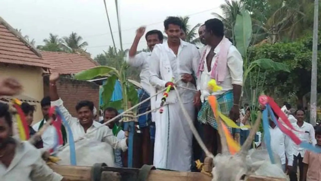 ಕಣ್ಣೀರು ಸುರಿಸಿದ ನಿಖಿಲ್ ಕುಮಾರಸ್ವಾಮಿ ಕಣ್ಣೀರು ಸುರಿಸಿದ ನಿಖಿಲ್ ಕುಮಾರಸ್ವಾಮಿ