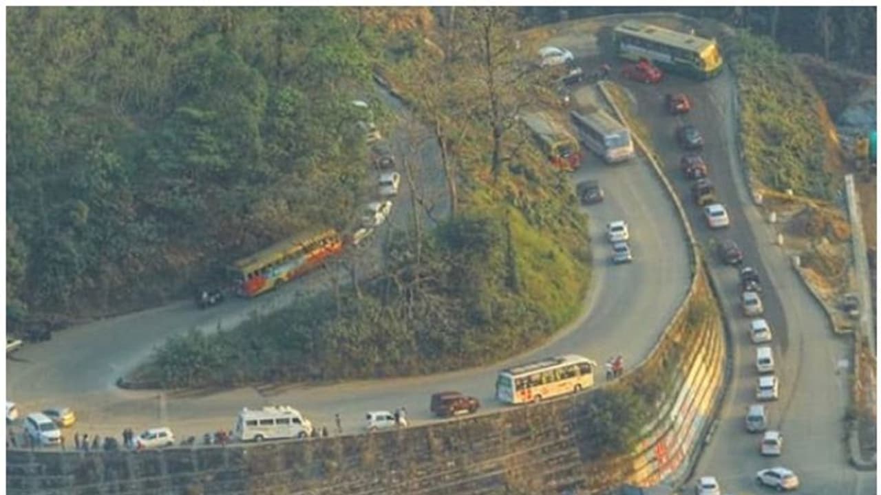 താമരശ്ശേരി ചുരത്തില് നാളെ മുതല് മള്ട്ടി ആക്സില് ട്രക്കുകള്ക്ക് നിയന്ത്രണം താമരശ്ശേരി ചുരത്തില് നാളെ മുതല് മള്ട്ടി ആക്സില് ട്രക്കുകള്ക്ക് നിയന്ത്രണം