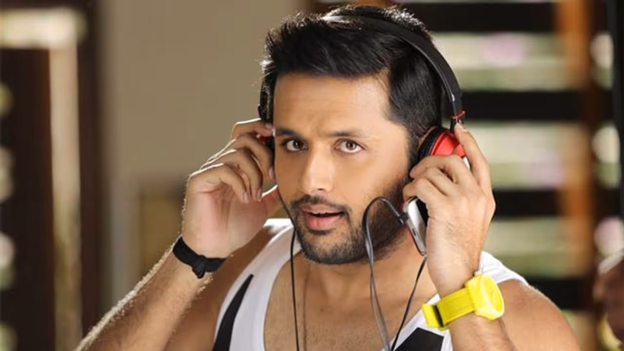 నితిన్ కి ఈ టైటిల్స్ ఏంటి.. సరైందే దొరకటం లేదా? నితిన్ కి ఈ టైటిల్స్ ఏంటి.. సరైందే దొరకటం లేదా?