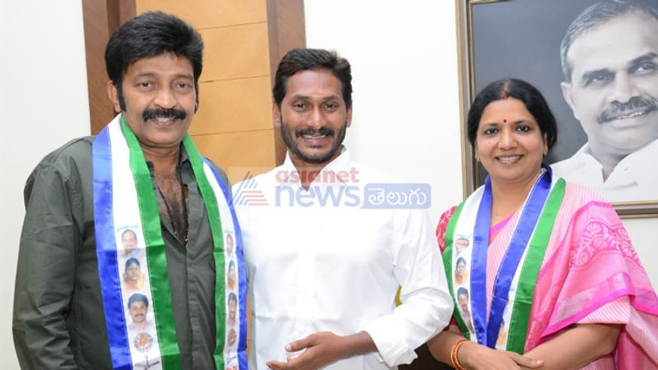 చంద్రబాబు సూపర్, వైఎస్ సూపర్ డూపర్: హీరో రాజశేఖర్ చంద్రబాబు సూపర్, వైఎస్ సూపర్ డూపర్: హీరో రాజశేఖర్