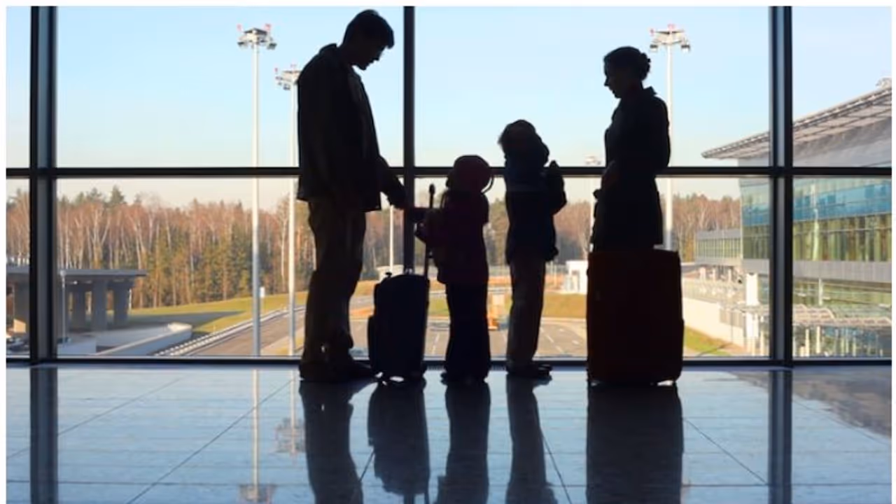 വിമാനത്തിൽ യാത്ര ചെയ്യുന്ന 12 വയസ് വരെയുള്ള കുട്ടികൾക്ക് രക്ഷിതാക്കളുടെ അടുത്ത് സീറ്റ് നൽകണമെന്ന് ഡിജിസിഎ വിമാനത്തിൽ യാത്ര ചെയ്യുന്ന 12 വയസ് വരെയുള്ള കുട്ടികൾക്ക് രക്ഷിതാക്കളുടെ അടുത്ത് സീറ്റ് നൽകണമെന്ന് ഡിജിസിഎ