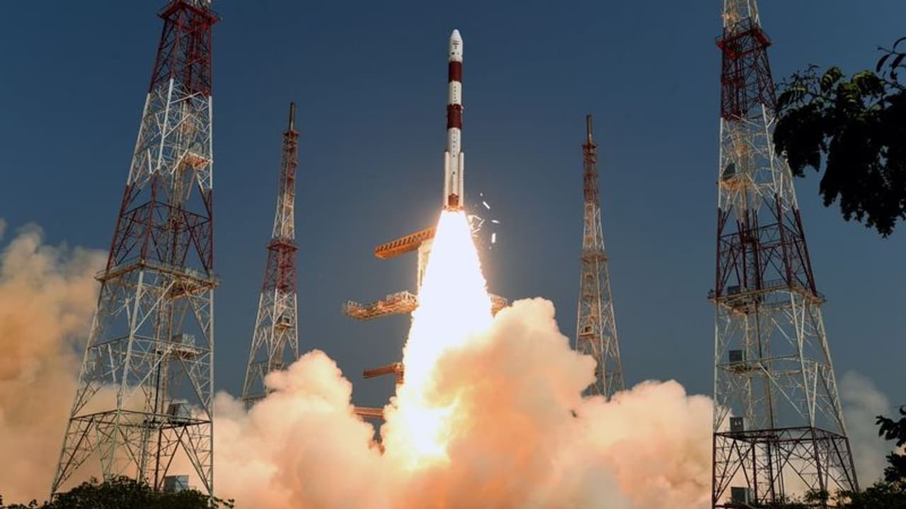 ISRO की एक और कामयाबी: अब अंतरिक्ष में भारत का एमीसैट, अमेरिका के 24 सैटेलाइट भी पहुंचाए ISRO की एक और कामयाबी: अब अंतरिक्ष में भारत का एमीसैट, अमेरिका के 24 सैटेलाइट भी पहुंचाए
