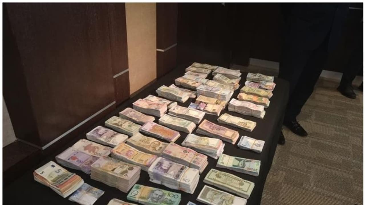 അല് അന്സാരി എക്സ്ചേഞ്ചില് നിന്ന് 4 കോടി കവര്ന്ന പ്രതികള് 48 മണിക്കൂറിനുള്ളില് പിടിയില് അല് അന്സാരി എക്സ്ചേഞ്ചില് നിന്ന് 4 കോടി കവര്ന്ന പ്രതികള് 48 മണിക്കൂറിനുള്ളില് പിടിയില്