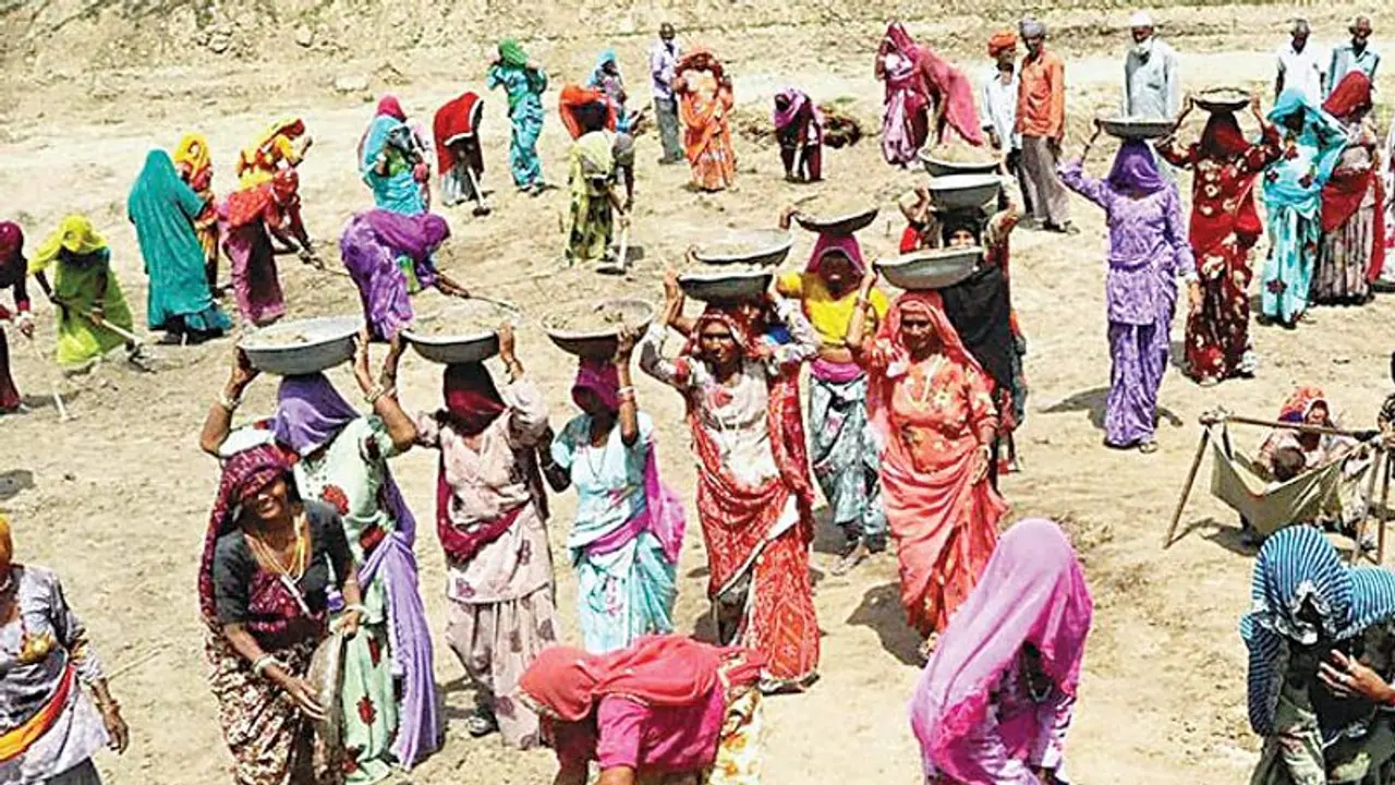 ಕೂಲಿ ಕಾರ್ಮಿಕರಿಗೆ ಸಿಗ್ತಿಲ್ಲ ಉದ್ಯೋಗ ಖಾತ್ರಿ ಯೋಜನೆಯ ಕೆಲಸ! 