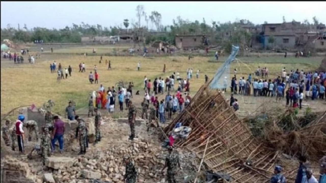 ನೇಪಾಳದಲ್ಲಿ ಭಾರೀ ಗುಡುಗು ಸಹಿತ ಮಳೆ: ಚಂಡಮಾರುತಕ್ಕೆ 27 ಜನ ಬಲಿ! ನೇಪಾಳದಲ್ಲಿ ಭಾರೀ ಗುಡುಗು ಸಹಿತ ಮಳೆ: ಚಂಡಮಾರುತಕ್ಕೆ 27 ಜನ ಬಲಿ!