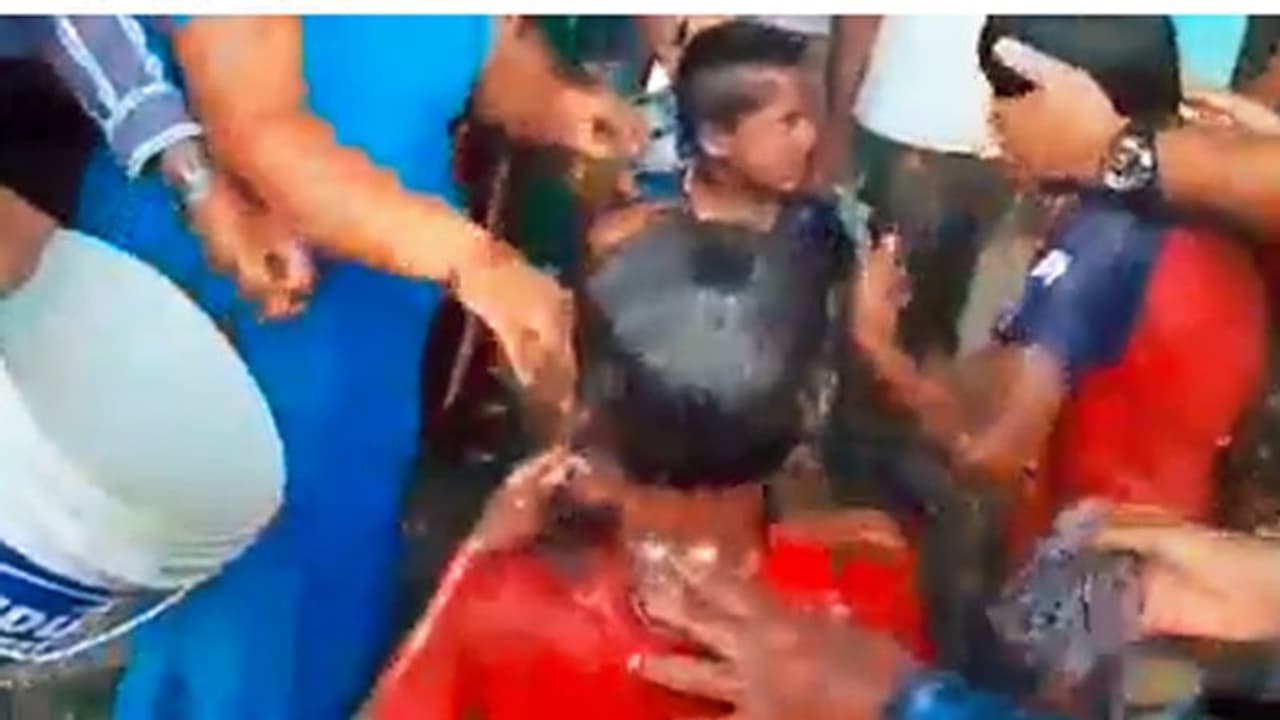 రాచకొండ సిపి కార్యాలయం వద్ద వివాహిత ఆత్మహత్యాయత్నం...ముగ్గురు పిల్లలతో కలిసి రాచకొండ సిపి కార్యాలయం వద్ద వివాహిత ఆత్మహత్యాయత్నం...ముగ్గురు పిల్లలతో కలిసి