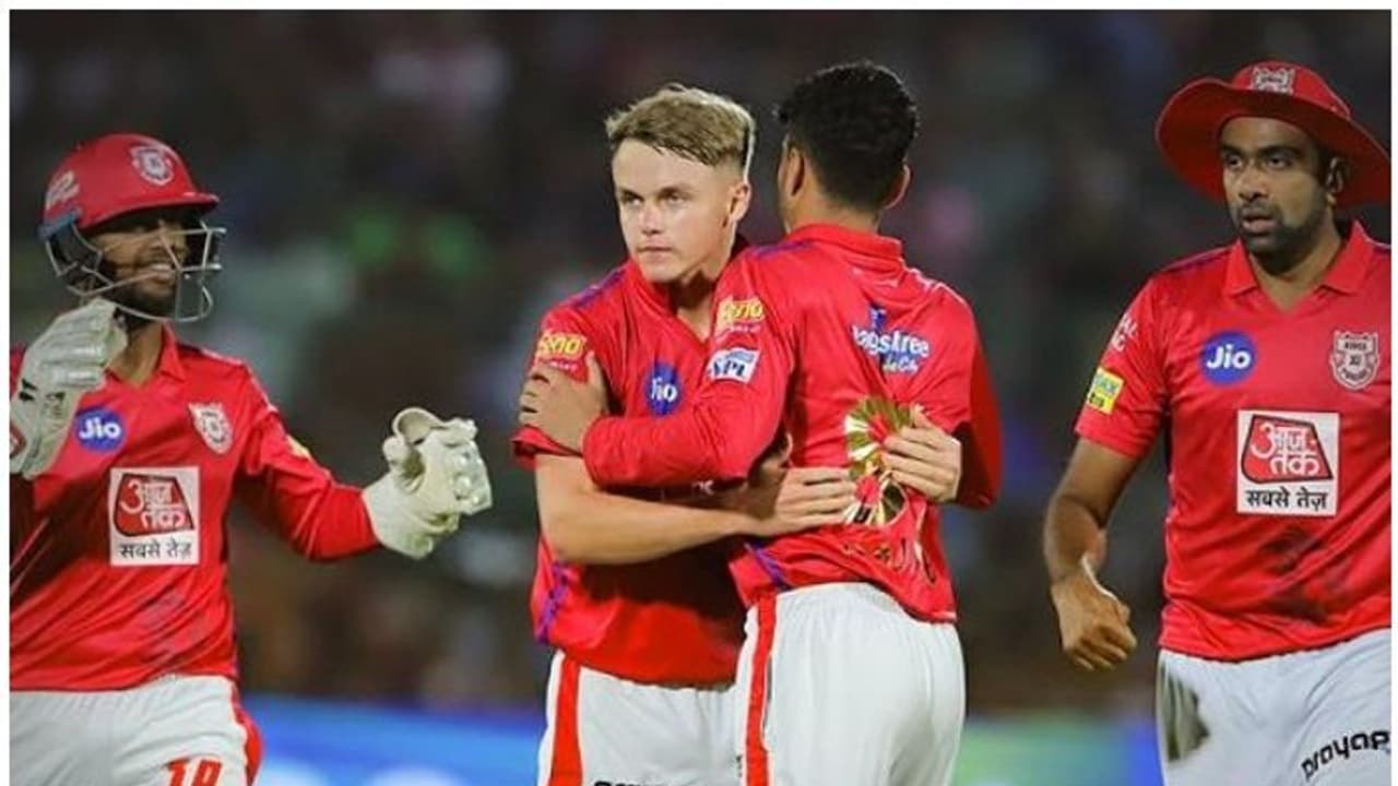 എട്ട് റണ്സിനിടെ ഏഴ് വിക്കറ്റ്; സാം കറന് ഹാട്രിക്; പഞ്ചാബിന് ത്രസിപ്പിക്കുന്ന ജയം എട്ട് റണ്സിനിടെ ഏഴ് വിക്കറ്റ്; സാം കറന് ഹാട്രിക്; പഞ്ചാബിന് ത്രസിപ്പിക്കുന്ന ജയം