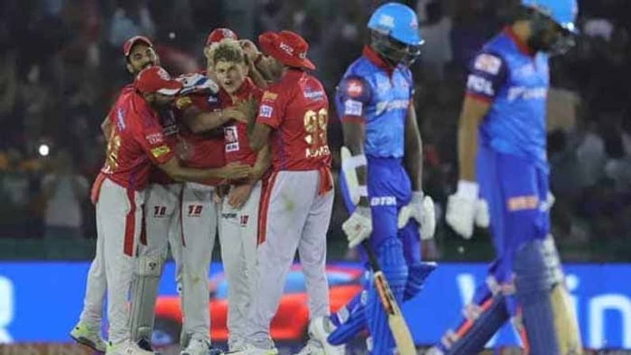 కరన్ హ్యాట్రిక్.. ఢిల్లీపై పంజాబ్ అనూహ్య విజయం కరన్ హ్యాట్రిక్.. ఢిల్లీపై పంజాబ్ అనూహ్య విజయం