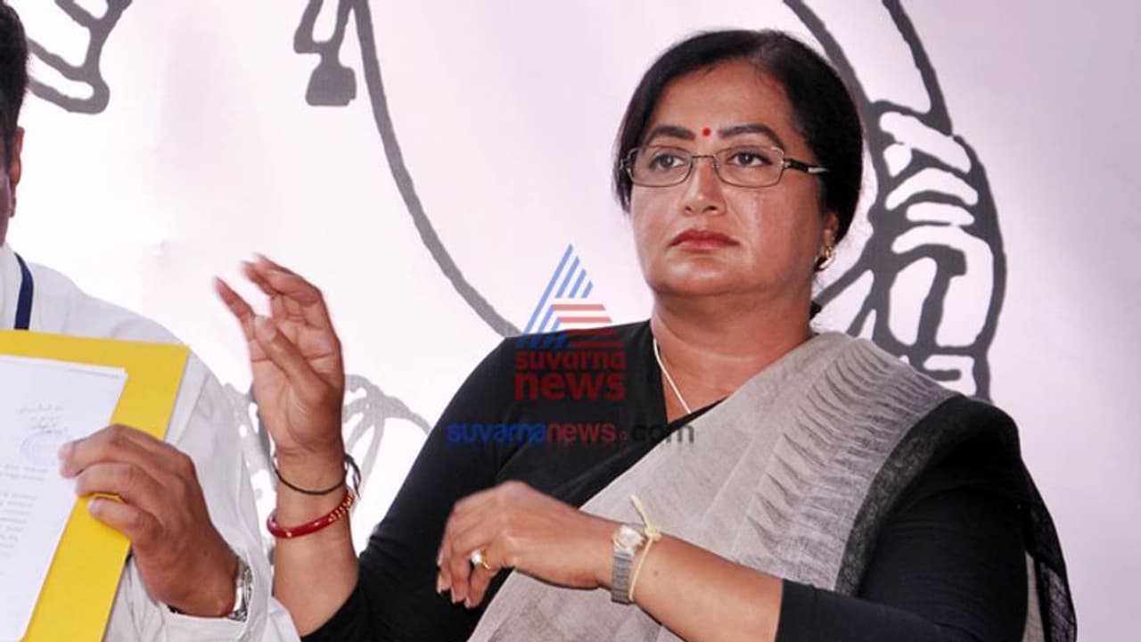 Breaking: ಮಂಡ್ಯ ಸಂಸದೆ ಸುಮಲತಾ ಅಂಬರೀಶ್ಗೂ ತಗುಲಿದ ಕೊರೋನಾ ವೈರಸ್ Breaking: ಮಂಡ್ಯ ಸಂಸದೆ ಸುಮಲತಾ ಅಂಬರೀಶ್ಗೂ ತಗುಲಿದ ಕೊರೋನಾ ವೈರಸ್