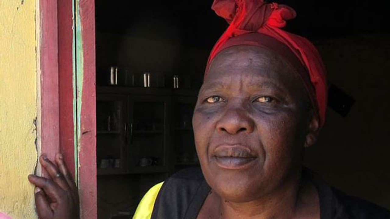 മകളെ പീഡിപ്പിച്ചവരില് ഒരാളെ വെട്ടിക്കൊന്നു, രണ്ടുപേര്ക്ക് ഗുരുതരമായി പരിക്കേറ്റു; 'ലയണ് മമ്മാ' എന്നറിയപ്പെടുന്ന ഒരമ്മ മകളെ പീഡിപ്പിച്ചവരില് ഒരാളെ വെട്ടിക്കൊന്നു, രണ്ടുപേര്ക്ക് ഗുരുതരമായി പരിക്കേറ്റു; 'ലയണ് മമ്മാ' എന്നറിയപ്പെടുന്ന ഒരമ്മ