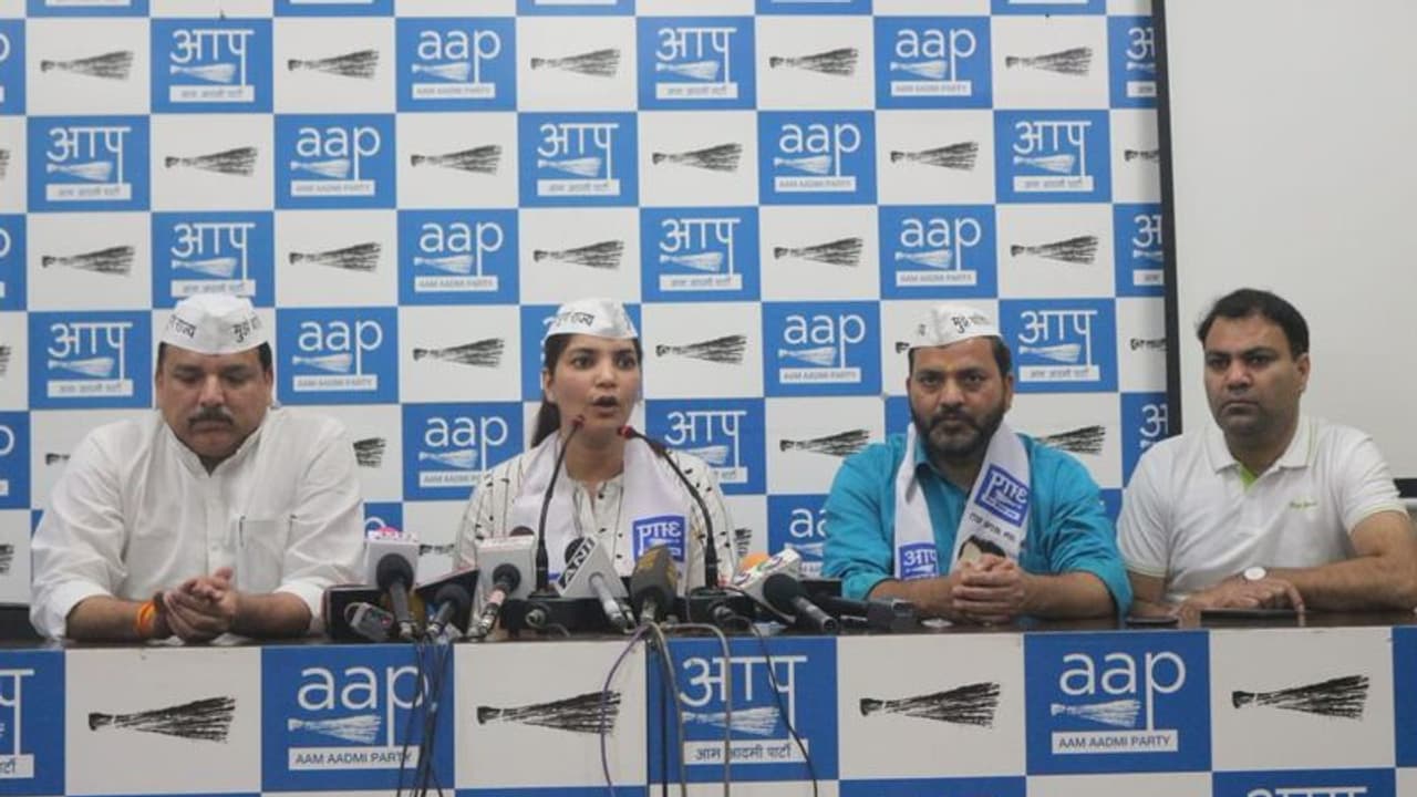 ಆಮ್ ಆದ್ಮಿ ಪಕ್ಷ ಸೇರಿದ ಭಾರತೀಯ ಭೂಸೇನೆಯ ನಿವೃತ್ತ ಕ್ಯಾಪ್ಟನ್! ಆಮ್ ಆದ್ಮಿ ಪಕ್ಷ ಸೇರಿದ ಭಾರತೀಯ ಭೂಸೇನೆಯ ನಿವೃತ್ತ ಕ್ಯಾಪ್ಟನ್!