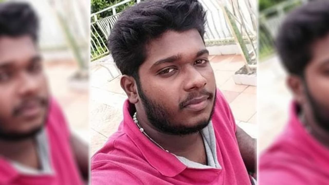 നിയന്ത്രണം വിട്ട ബൈക്ക് നിര്ത്തിയിട്ടിരുന്ന ലോറിയിലിടിച്ച് യുവാവ് മരിച്ചു നിയന്ത്രണം വിട്ട ബൈക്ക് നിര്ത്തിയിട്ടിരുന്ന ലോറിയിലിടിച്ച് യുവാവ് മരിച്ചു