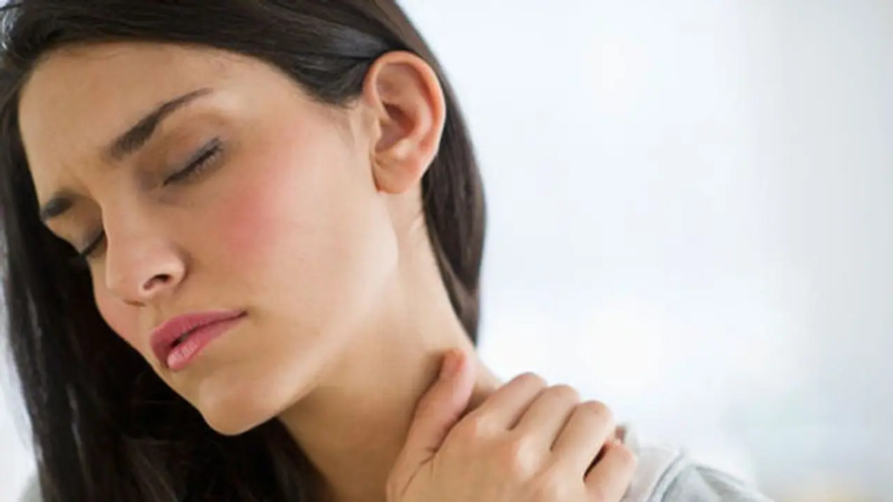 സ്ഥിരമായി കഴുത്ത് വേദന വരാറുണ്ടോ;എങ്കിൽ ഇക്കാര്യങ്ങൾ ശ്രദ്ധിക്കണേ... സ്ഥിരമായി കഴുത്ത് വേദന വരാറുണ്ടോ;എങ്കിൽ ഇക്കാര്യങ്ങൾ ശ്രദ്ധിക്കണേ...