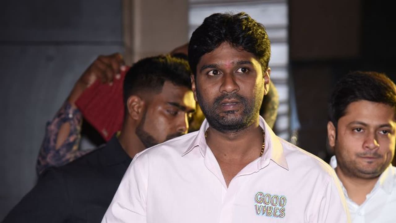 మంత్రి తలసాని తనయుడు సాయికిరణ్ పై కేసు నమోదు మంత్రి తలసాని తనయుడు సాయికిరణ్ పై కేసు నమోదు