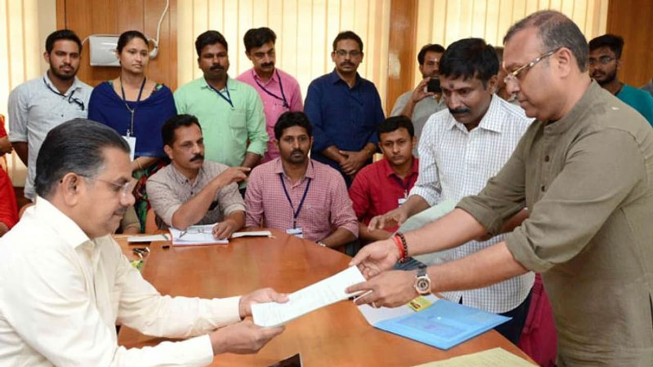 തുഷാര് അടക്കം ഏഴ് പേര് കൂടി വയനാട് മണ്ഡലത്തില് പത്രിക സമര്പ്പിച്ചു തുഷാര് അടക്കം ഏഴ് പേര് കൂടി വയനാട് മണ്ഡലത്തില് പത്രിക സമര്പ്പിച്ചു