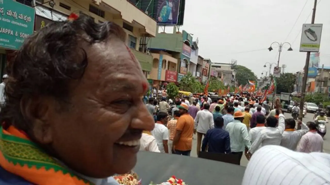 'ಈಶ್ವರಪ್ಪನ ನಾಲಿಗೆಗೂ ಬ್ರೈನ್ಗೂ ಲಿಂಕ್ ತಪ್ಪಿದೆ' 'ಈಶ್ವರಪ್ಪನ ನಾಲಿಗೆಗೂ ಬ್ರೈನ್ಗೂ ಲಿಂಕ್ ತಪ್ಪಿದೆ'