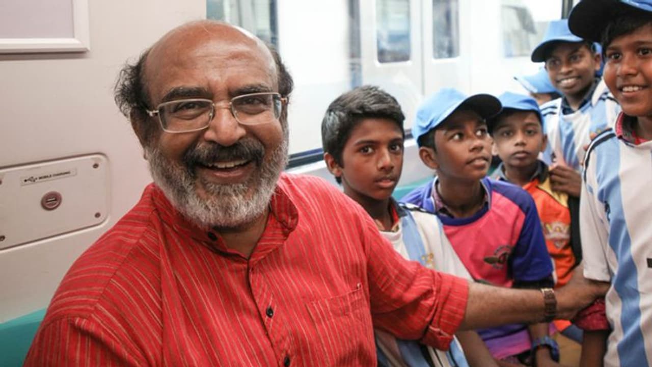 തീപ്പെട്ടിയ്ക്കും ആഡംബരക്കാറിനും ഒരേ നികുതി, കോണ്ഗ്രസിന്റെ പ്രകടനപത്രിക അസംബന്ധമെന്ന് തോമസ് ഐസക് തീപ്പെട്ടിയ്ക്കും ആഡംബരക്കാറിനും ഒരേ നികുതി, കോണ്ഗ്രസിന്റെ പ്രകടനപത്രിക അസംബന്ധമെന്ന് തോമസ് ഐസക്