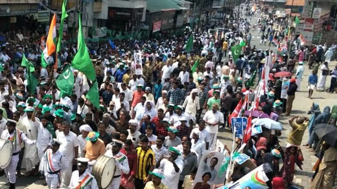 वायनाड में राहुल गांधी के रोड शो में मुस्लिम लीग के झंडे, भाजपा हुई हमलावर
