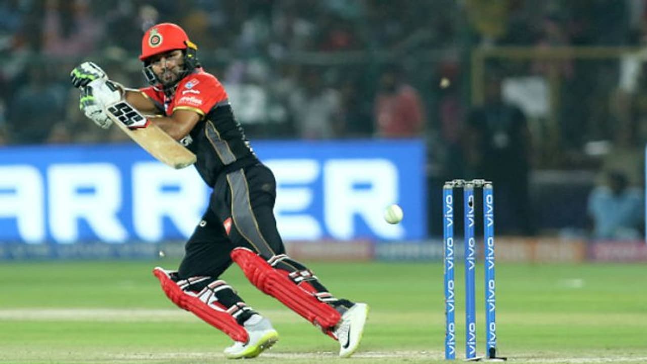 നിങ്ങളുടെ പ്രാര്ത്ഥനയില് എന്റെ അച്ഛനേയും ഉള്പ്പെടുത്തൂ; ഐപിഎലിനിടയിലും പാര്ത്ഥിവ് അപേക്ഷിക്കുന്നു നിങ്ങളുടെ പ്രാര്ത്ഥനയില് എന്റെ അച്ഛനേയും ഉള്പ്പെടുത്തൂ; ഐപിഎലിനിടയിലും പാര്ത്ഥിവ് അപേക്ഷിക്കുന്നു