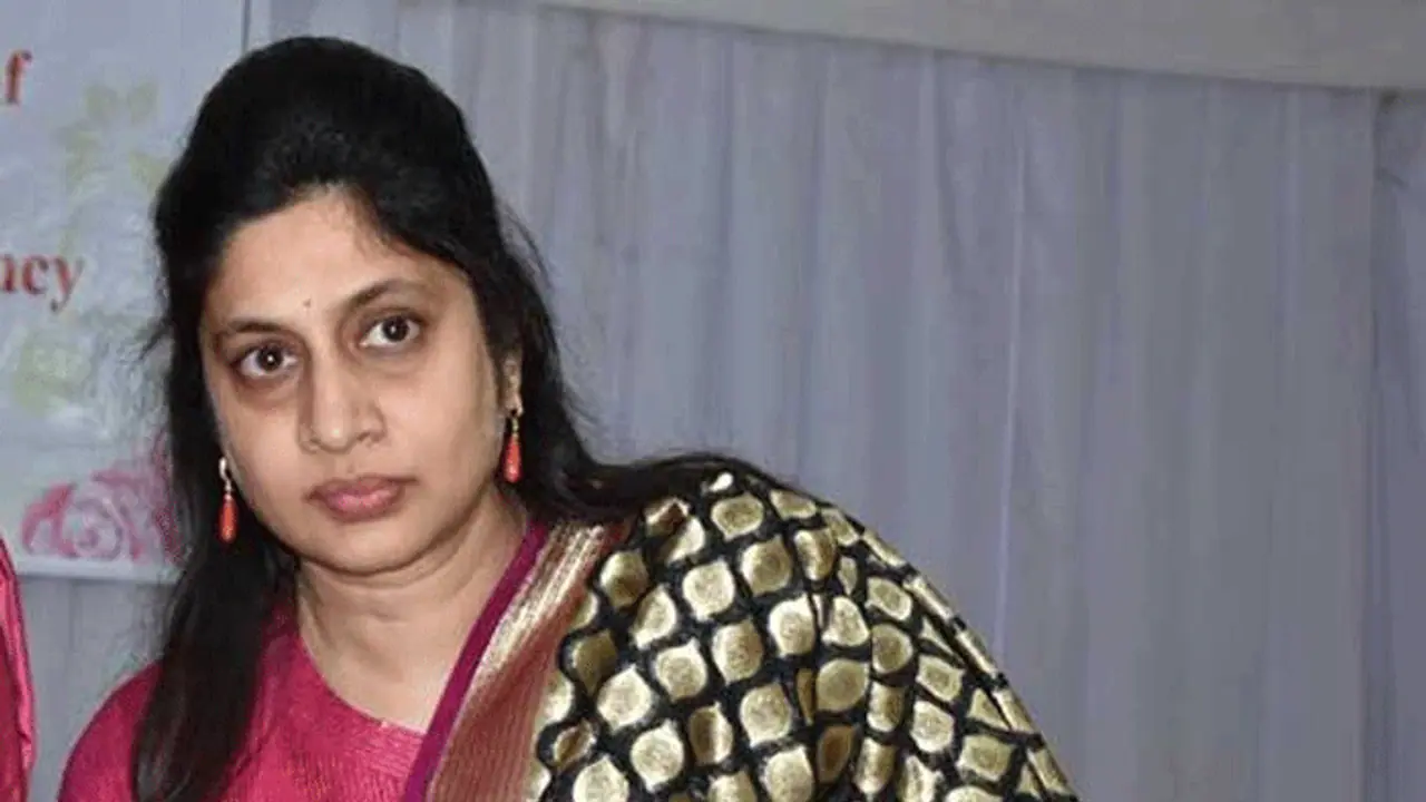 రాజమండ్రిలో మురళీమోహన్ కోడలు ఆధిక్యం