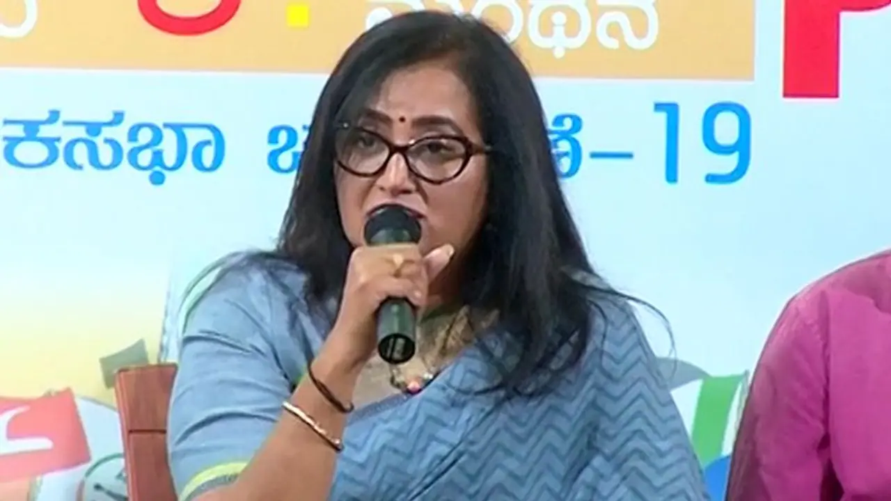 CRPF soldier votes for Sumalatha, posts pictures on Facebook
